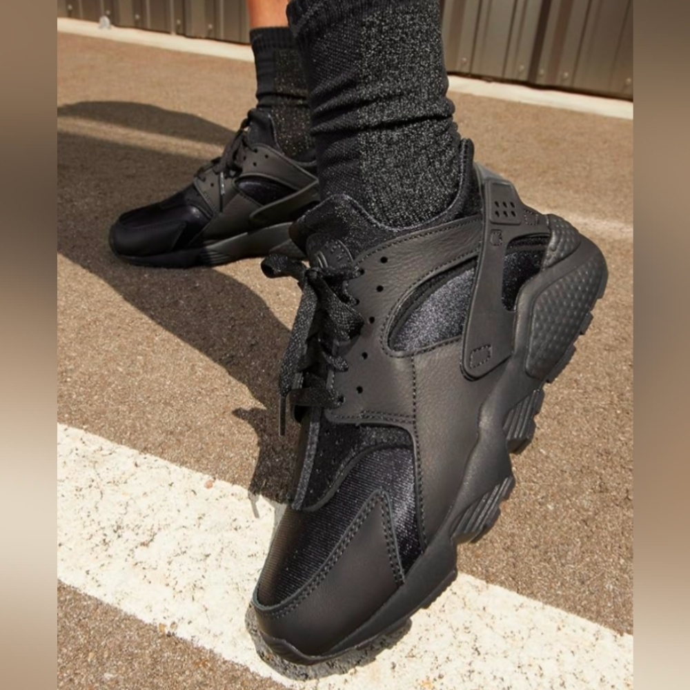 Nike Air Huarache Black Lace-Up Sneakers Wmn's Size 6.5 MSRP Used Exc $120